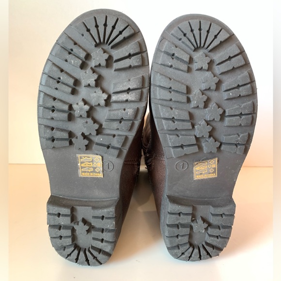 Girl’s Boots. Size 1. Brown Faux Leather. Zipper. Good condition. Furry lining - Picture 2 of 9